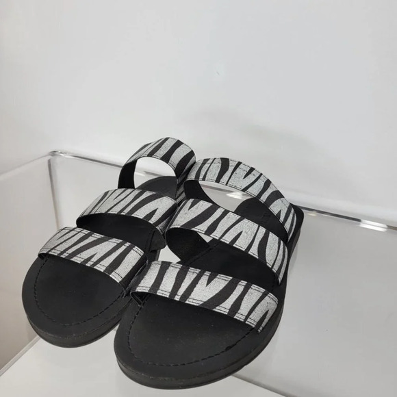 Expression  Sandals - Picture 2 of 5